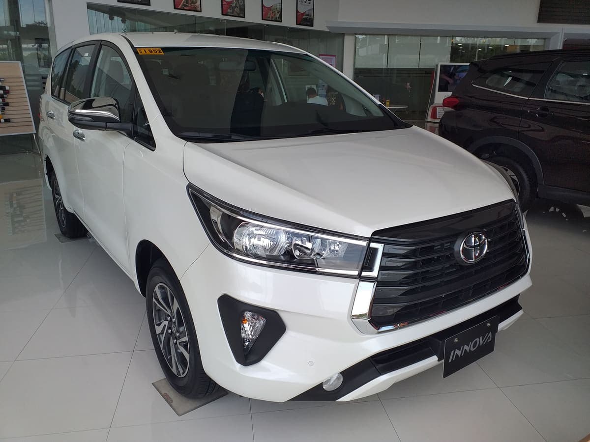 Toyota Innova SUV available for rent with EasyCab Jodhpur